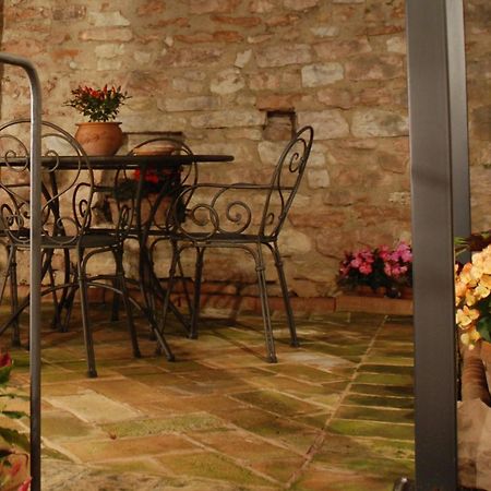 La Piccola Corte Apartment Spello Bagian luar foto