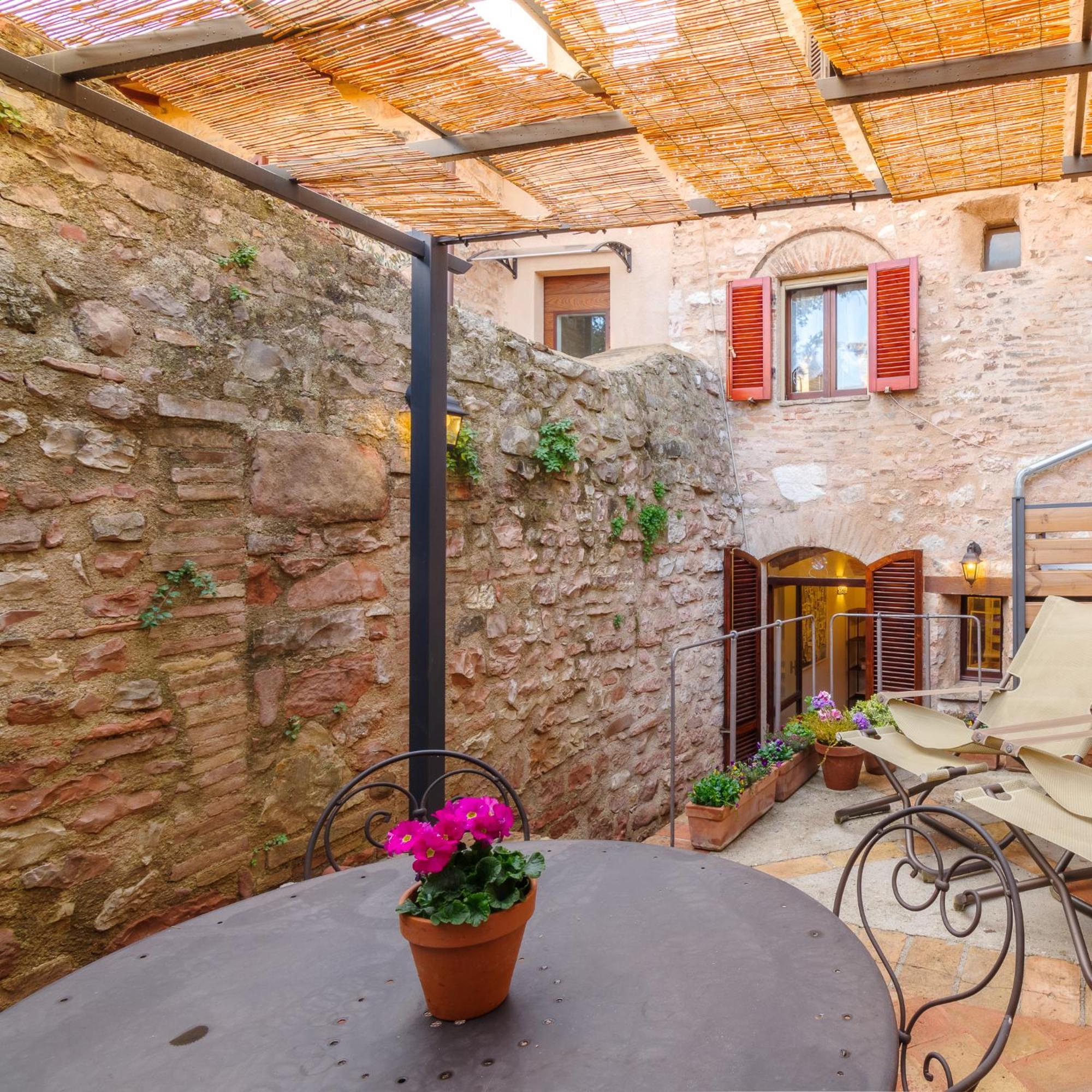 La Piccola Corte Apartment Spello Bagian luar foto